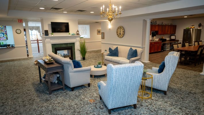 Common area with seating and decor in the facility
