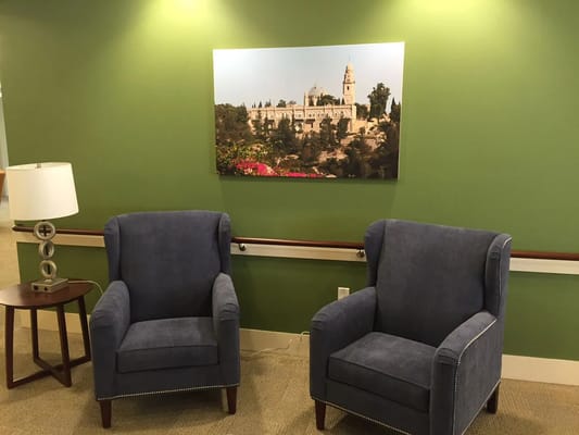 Seating area with armchairs and a wall photo