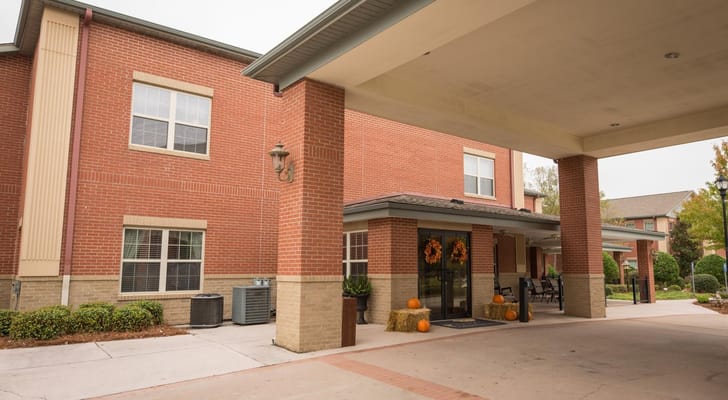 Exterior view of Crescent Landing at Hattiesburg with seasonal decorations
