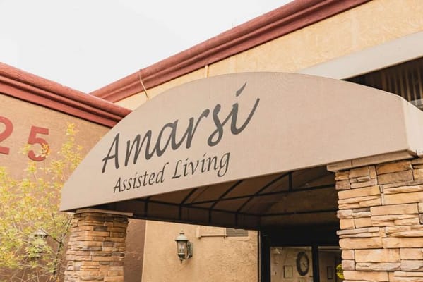 Entrance of Amarsi Assisted Living with signage