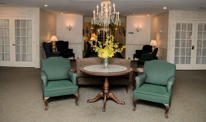Cozy interior common area with chairs and a floral centerpiece