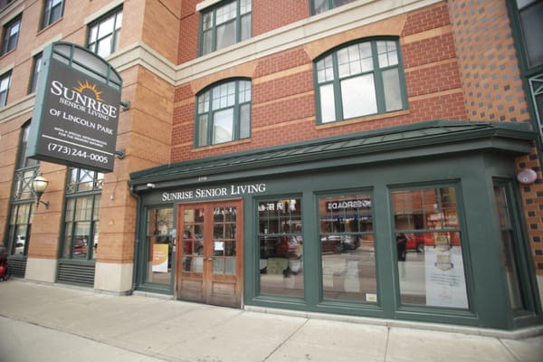 Exterior view of Sunrise of Lincoln Park facility entrance