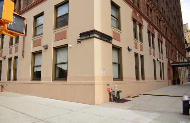 Exterior view of the Riverside Premier Rehabilitation Center