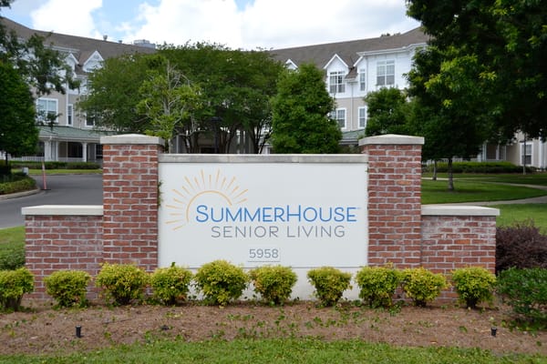 Sign for SummerHouse Senior Living at Vista Shores