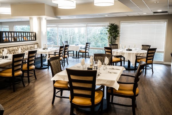 Dining area with tables and chairs in a bright, airy atmosphere