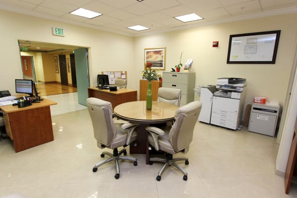 Reception area with a round table and chairs