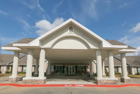 Front entrance of Legend Oaks Healthcare facility