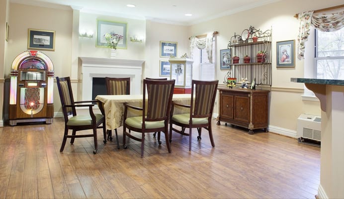 Cozy common area with dining table and jukebox