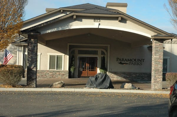 Front entrance of Paramount Parks at Eagle