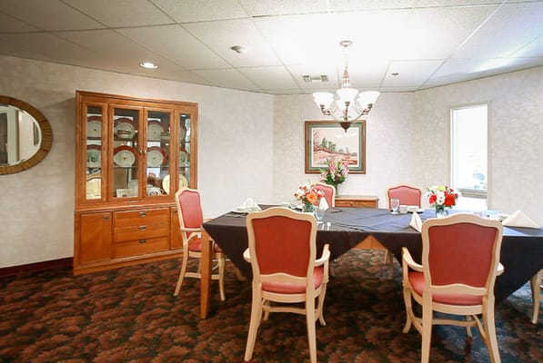 Well-decorated dining room with floral arrangements