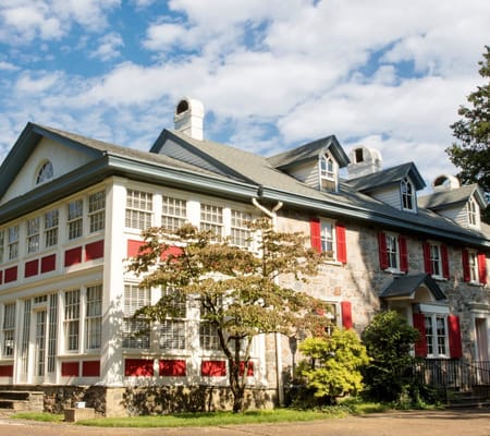 Exterior view of the Ivy Gables Senior Living building