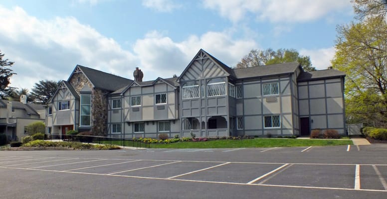 Exterior view of Ivy Gables Senior Living facility