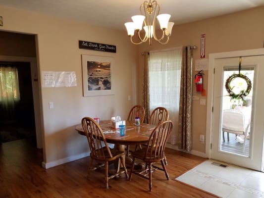 Cozy dining room with a wooden table and chairs