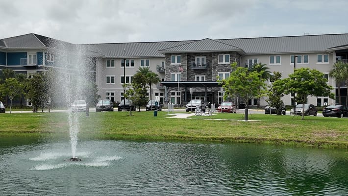 View of the fountain and the main building at The Landings at Gentry Park