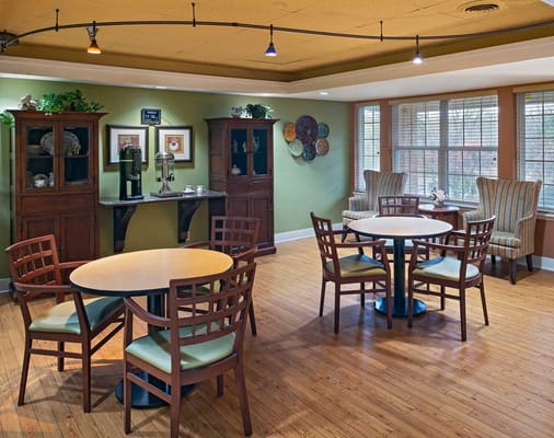 Cozy common area with tables and chairs