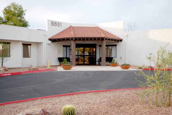 Exterior view of the entrance to Haven Health Saguaro Valley