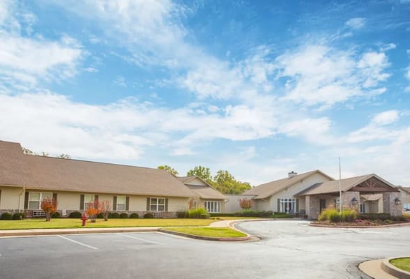 Exterior view of Cedar Ridge Senior Living facility