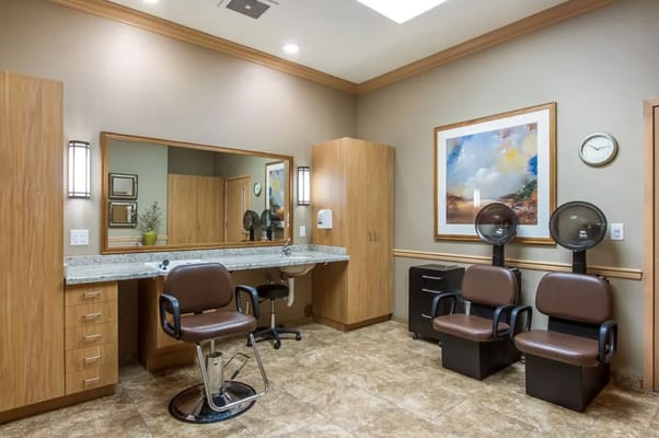 Interior view of a salon with chairs and mirrors