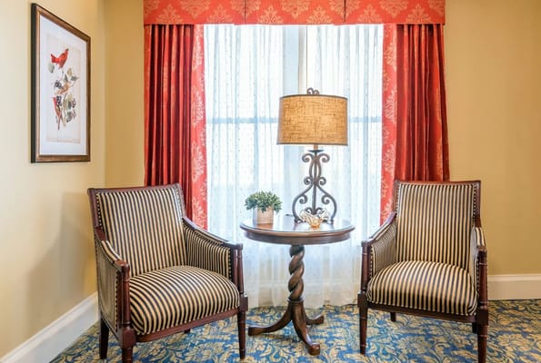 Cozy seating area with two chairs and a lamp