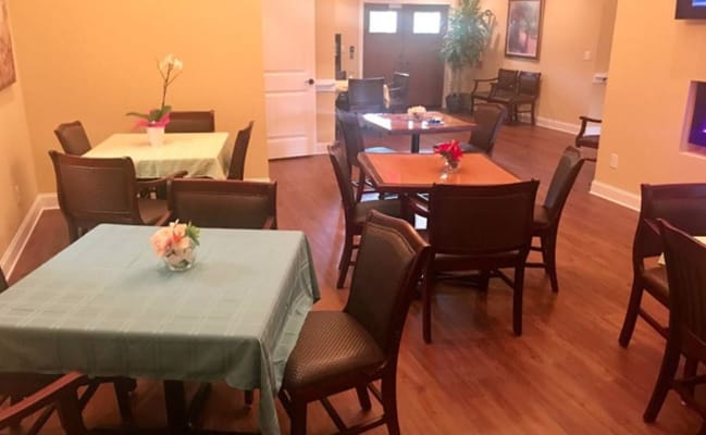 Common area with tables and chairs in the facility