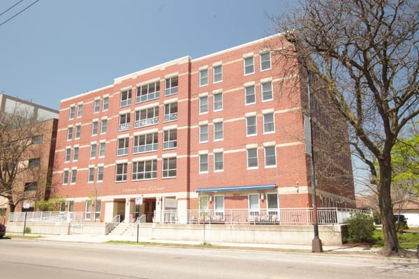 Exterior view of the Covenant Home of Chicago building