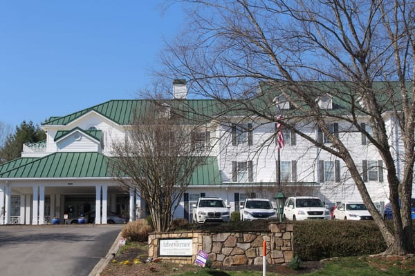 Exterior view of Arbor Terrace of Knoxville with parking