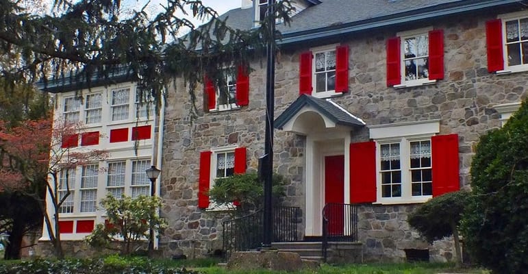 Exterior view of Ivy Gables Senior Living facility