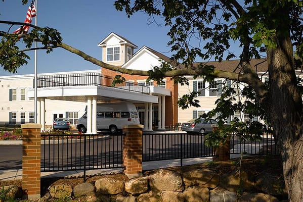 Exterior view of Oak Park Place Madison East with vehicles