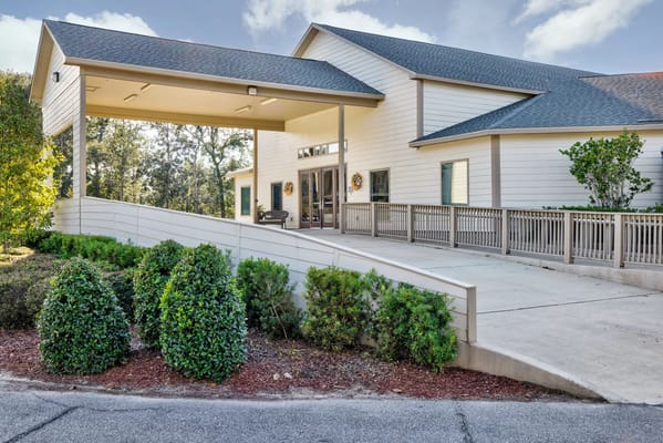 Exterior view of SummerHouse Bay Cove with accessible entrance