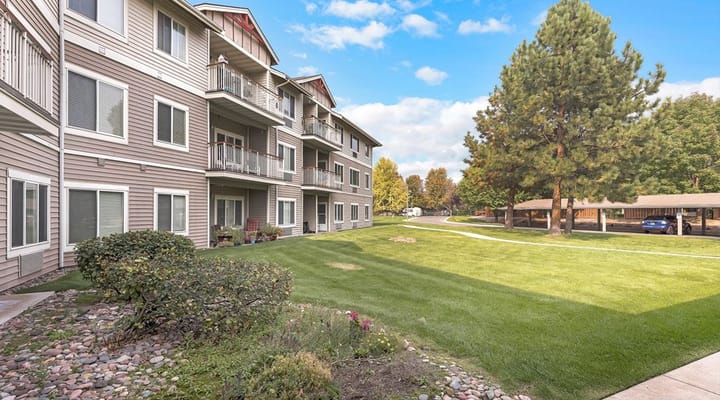 Residential building exterior with landscaped lawn at Holiday Grizzly Peak.