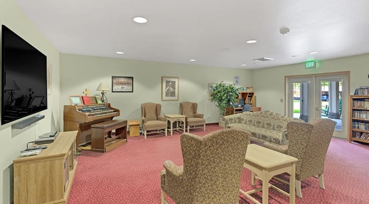 Cozy lounge with seating and television at Holiday Grizzly Peak