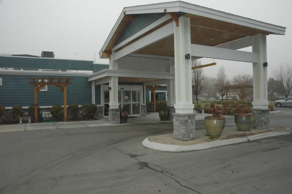 Front entrance of Heatherwood Senior Living facility