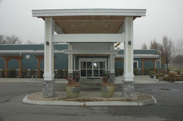 Front entrance of Heatherwood Senior Living facility
