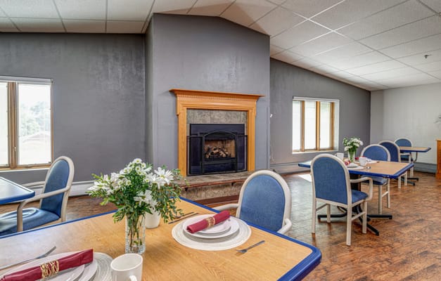 Bright dining area with tables and flowers
