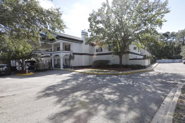 Entrance view of Sodalis Jacksonville senior living facility.