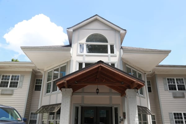 Front entrance of Legacy Ridge at Buckhead facility