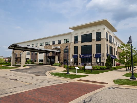 Exterior view of Commonwealth Senior Living at East Paris building