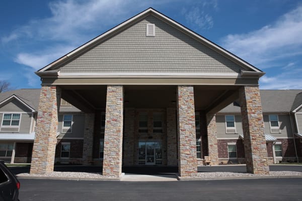 Front entrance of Forest Hills Commons facility