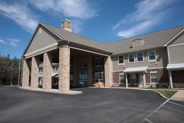 Front entrance of Forest Hills Commons facility