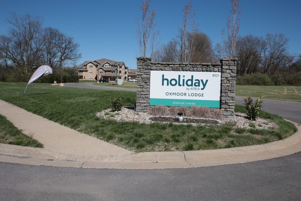Sign for Holiday Oxmoor Lodge with the facility in the background