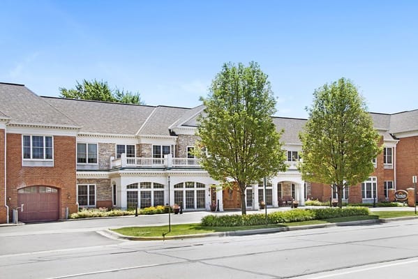 Front view of Sunrise of Grosse Pointe Woods senior living facility