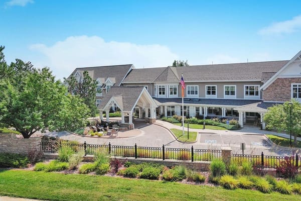Exterior view of Sunrise of University Park senior living facility