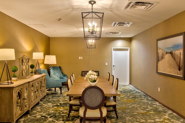 Well-decorated common area with dining table and chairs