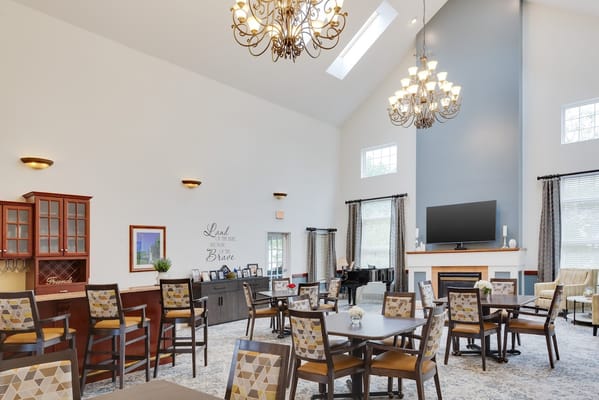 Spacious common area with tables and chairs at The Residence at Freeman Lake