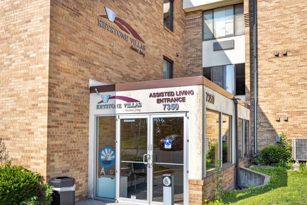 Exterior view of Keystone Villas assisted living entrance