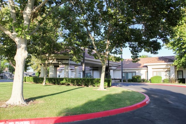 Exterior view of Westmont of Fresno with landscaping