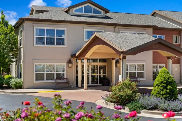 Exterior view of Avamere at Mountain Ridge with landscaping