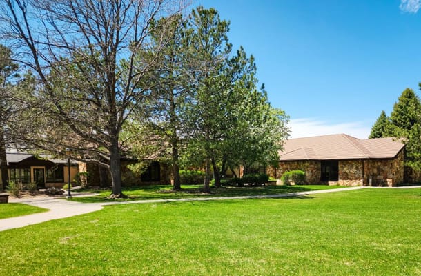 Exterior view of Collinwood Assisted Living and Memory Care