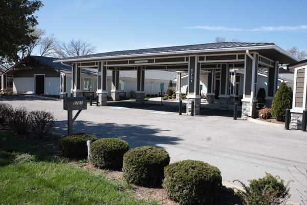 Front entrance of Creekside on Whipps Mill Road