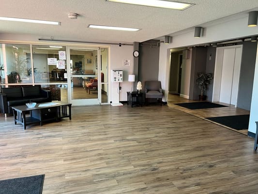 Welcoming lobby area of Agsten Manor